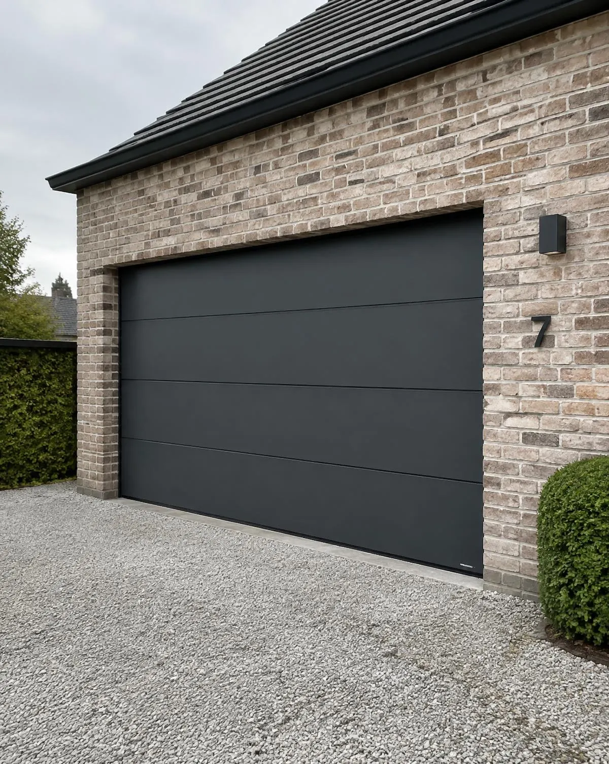Sectionale garagepoort in een strakke gevel